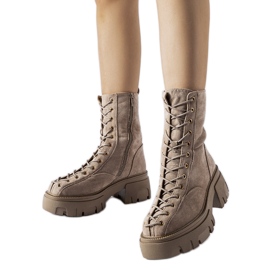 Botas marrons decoradas com encadernação Amol castanho