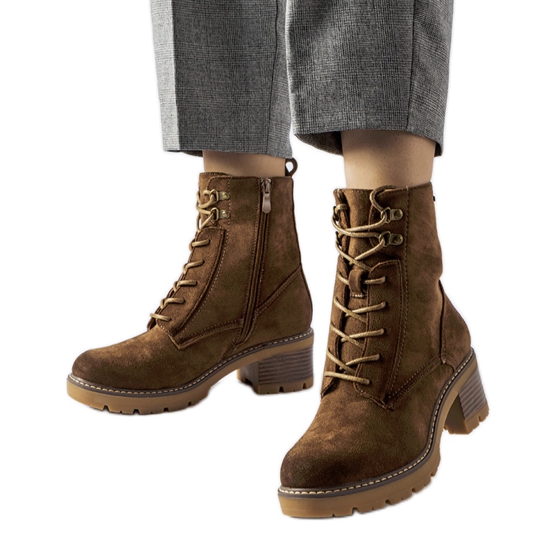Botins com atacadores marrons, Clementina castanho