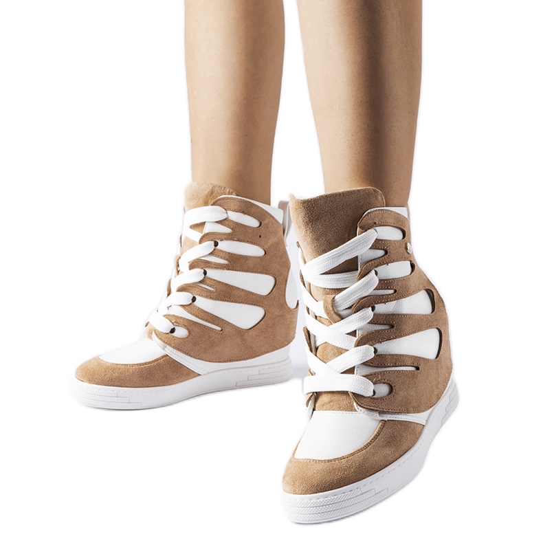 Tênis de cunha branco e bege da Pantaleone