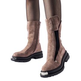 Botins castanhos com isolamento e biqueira decorativa Bologna marrom