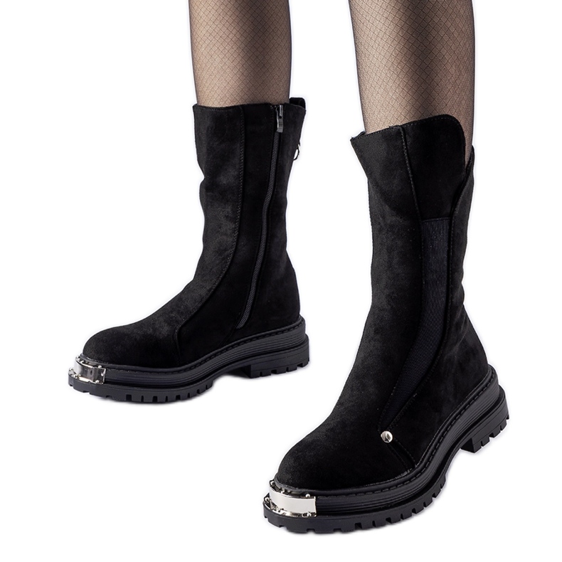 Botins pretos com isolamento e biqueira decorativa Bologna