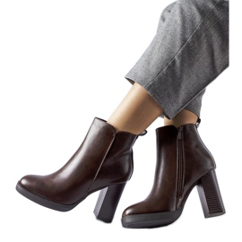 Botins com isolamento marrom da Sambruson