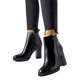 Inna Botins com isolamento preto da Sambruson