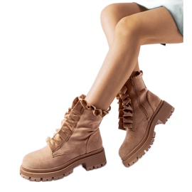 Botins bege com babados, camurça ecológica Sterpito