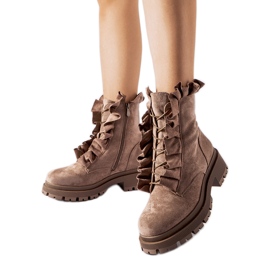 Botas marrons com babados, camurça ecológica Sterpito marrom