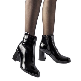 Botins pretos com isolamento envernizado Carcare