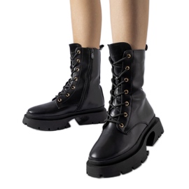 Botins com cadarço isolados pretos da Aeroporto