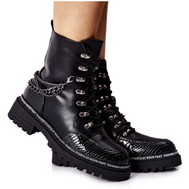 S.Barski Trabalhadores isolados com correntes, pretos S.Barski Trabalhadores isolados com correntes, pretos