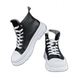 Tênis preto com plataforma alta por Jose