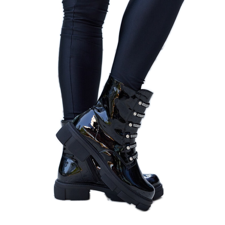 Botins pretos envernizados com strass Sfaranda