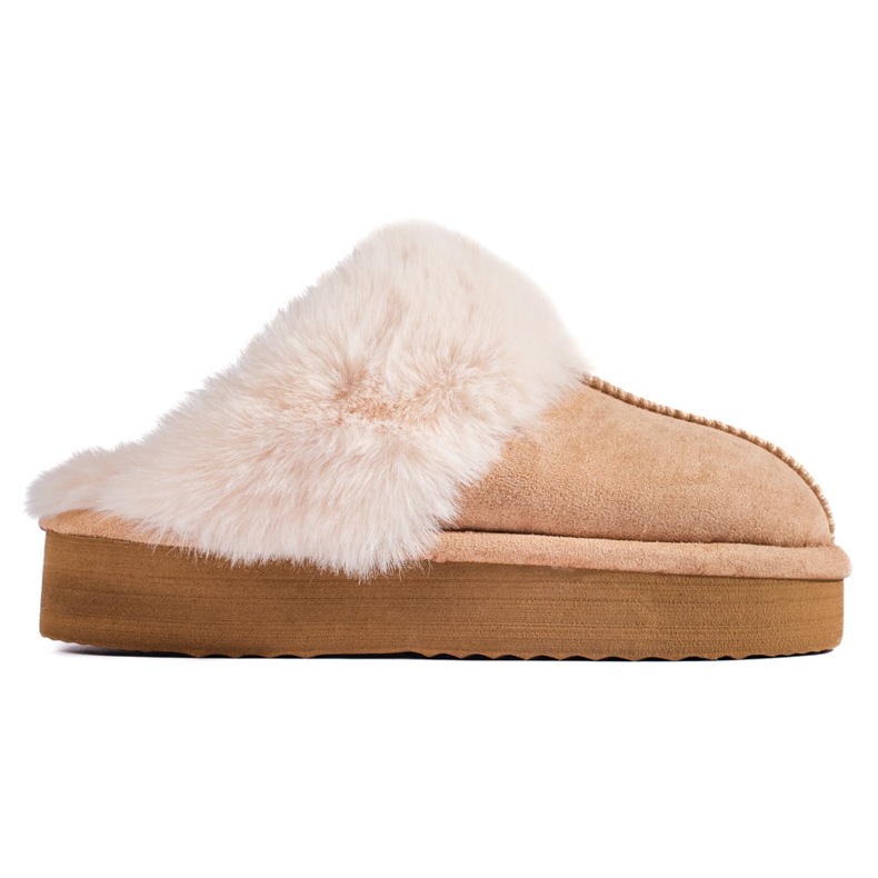 Brinquedos macios e bege na plataforma Shelovet