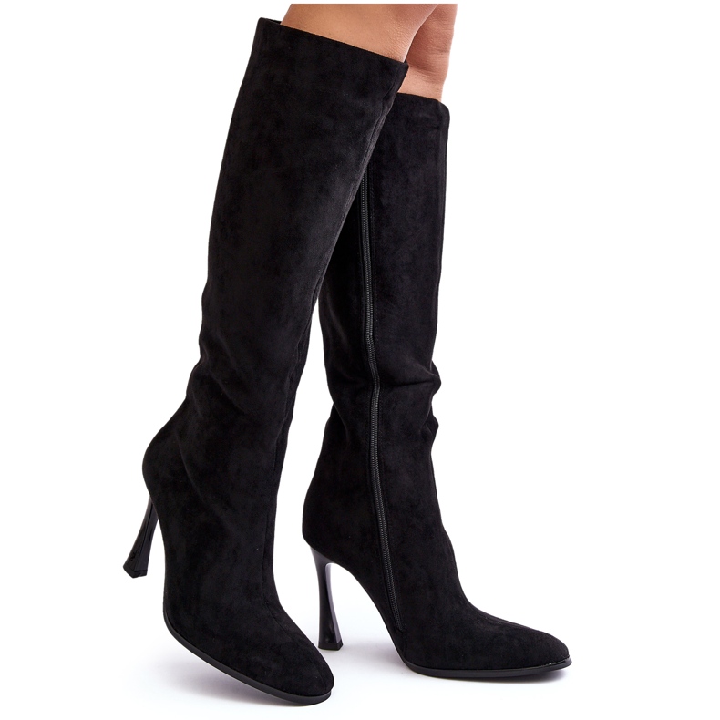 Botas femininas isoladas de salto alto pretas Isot preto