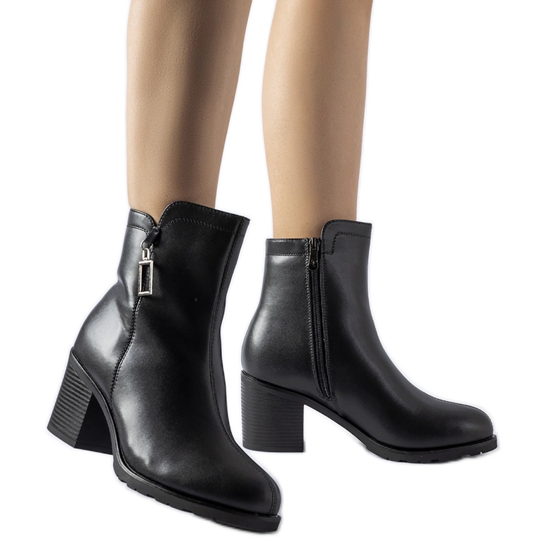Botins pretos com isolamento Ubalda