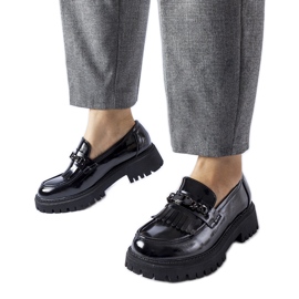 Mocassins pretos envernizados com fivela da Agordina