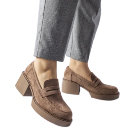 Mocassins marrons com bloco de camurça ecológica marrom