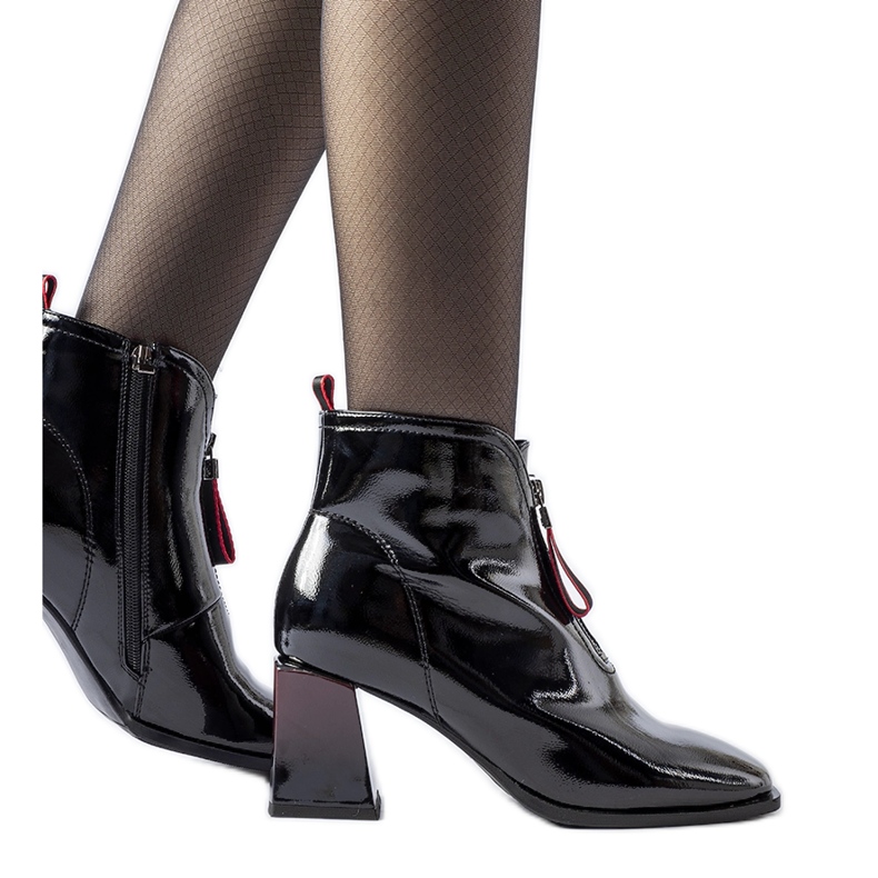 Botins pretos envernizados com bloco Bibbiano Botins pretos envernizados com bloco Bibbiano