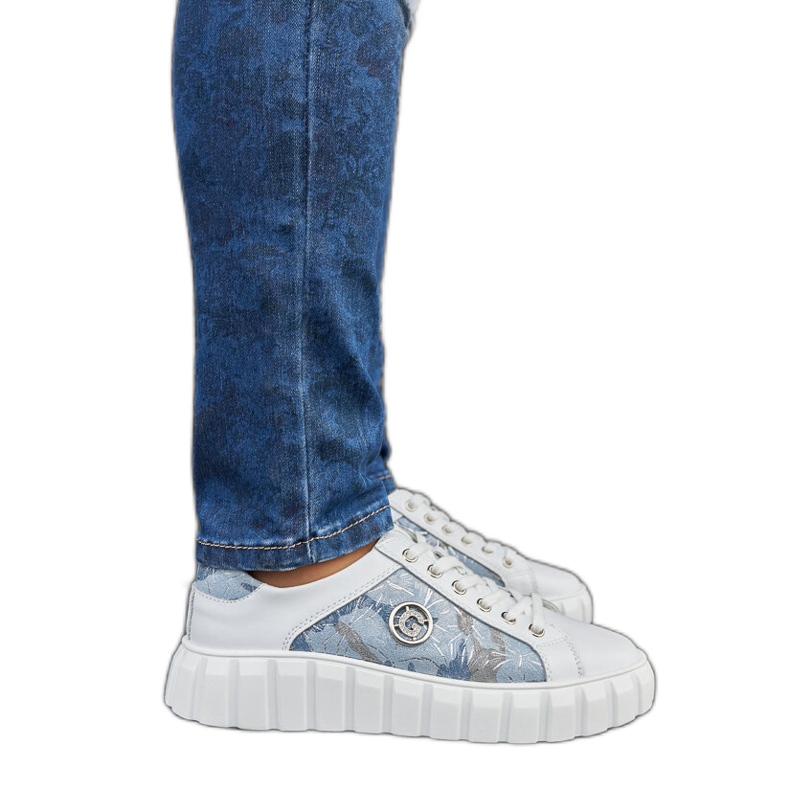 Tênis de couro branco e azul