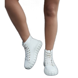 Tênis longo de couro bege Tênis longo de couro bege