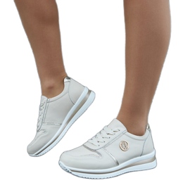 Tênis de couro bege com strass