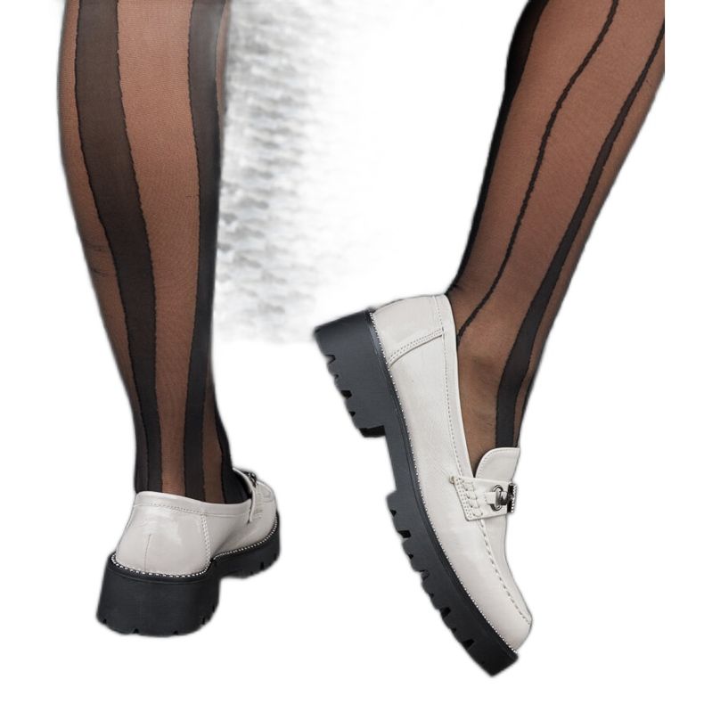 Mocassins cinza envernizados com strass Mocassins cinza envernizados com strass