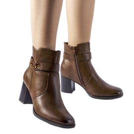 Botins com isolamento marrom da Muscoline castanho