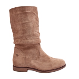 Botas femininas bege com salto plano e cano alto franzido