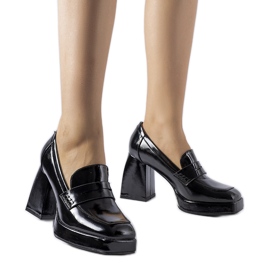 Sapatos pretos envernizados com salto West Sapatos pretos envernizados com salto West