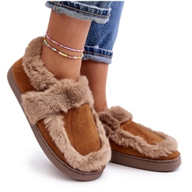 Chinelos femininos de camelo Sailey com pele castanho