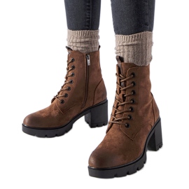 Botins de salto alto em camurça marrom Romilda preto