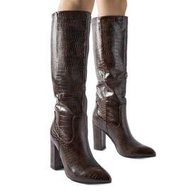 Botas marrons com relevo Facino no calcanhar castanho Botas marrons com relevo Facino no calcanhar castanho