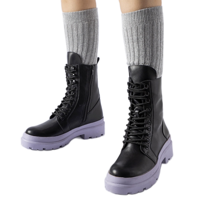 Tênis preto com sola Quennie colorida