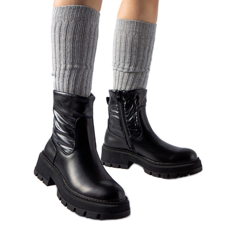 Botins pretos com parte superior decorativa da Garrett