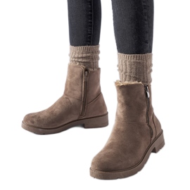 Botins com isolamento marrom e zíper da Salona castanho