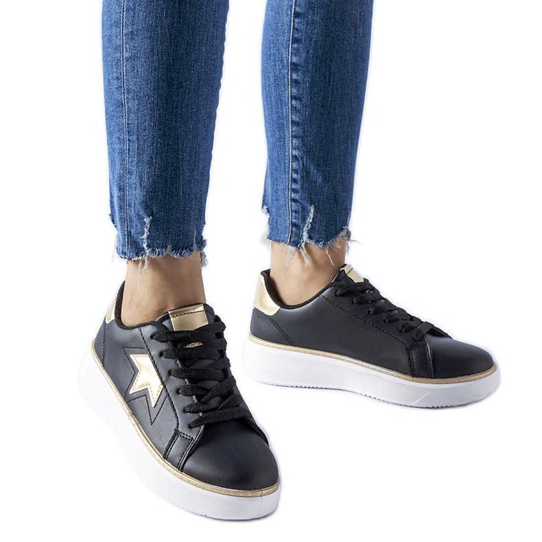 Tênis esportivo Fraggle preto e dourado