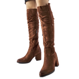 Botas de salto alto em camurça ecológica Chocolate Neve marrom