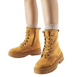 Trabalhadores Montella isolados com caramelo marrom