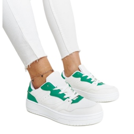 Tênis branco com detalhes verdes de Fournie