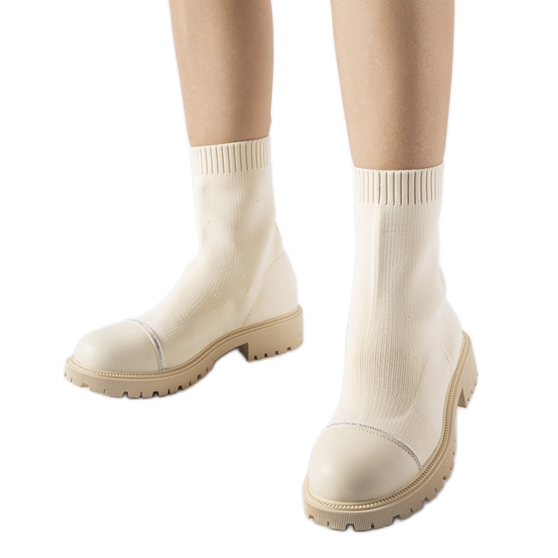 Botins meia bege com strass da Vail