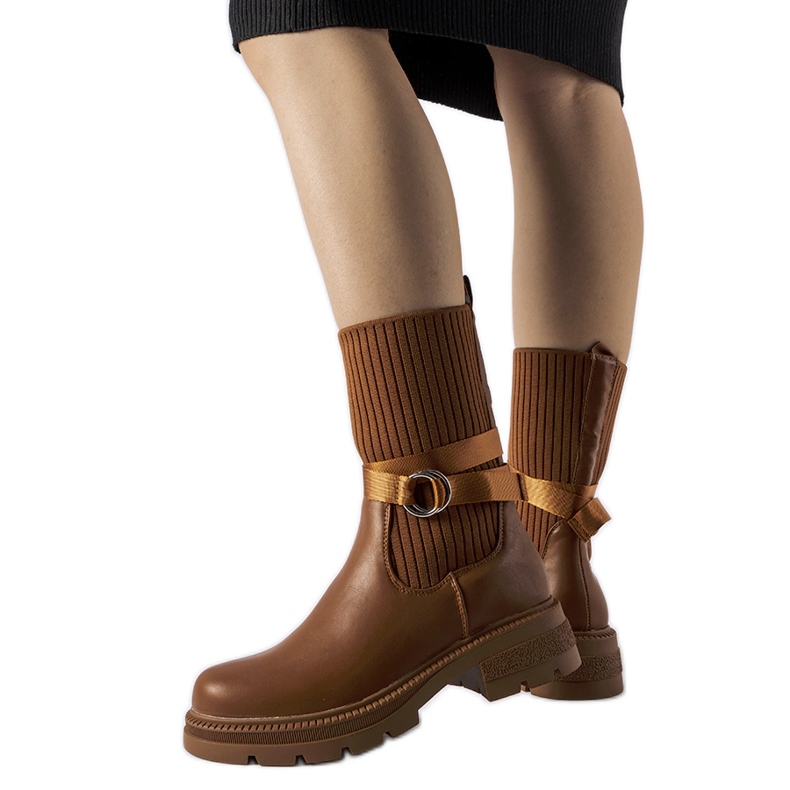 Botins com meia isolada marrom da Picker castanho