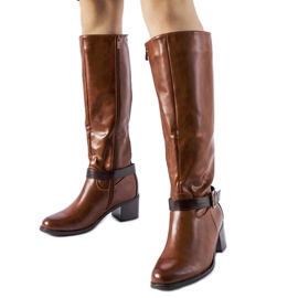 Botas marrons com fivela decorativa Ernest castanho marrom