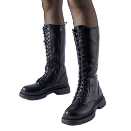 Botas isoladas pretas com atacadores Bahiya preto