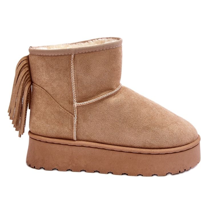 Botas de neve femininas em uma plataforma enorme com bege com franjas Botas de neve femininas em uma plataforma enorme com bege com franjas