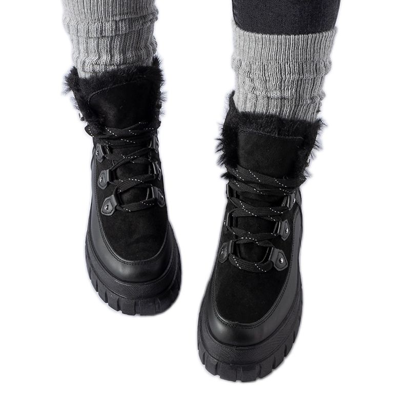 Botins pretos com sola Cervantes maciça