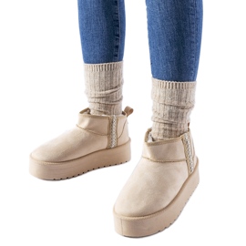 Botas de neve bege na plataforma Dennison