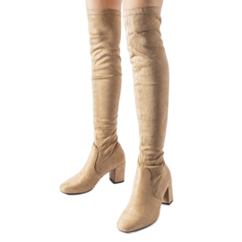Botas de meia longa bege com salto alto Carl