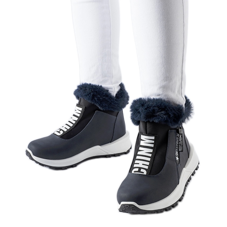 Tênis cano alto Oneglia com isolamento azul marinho