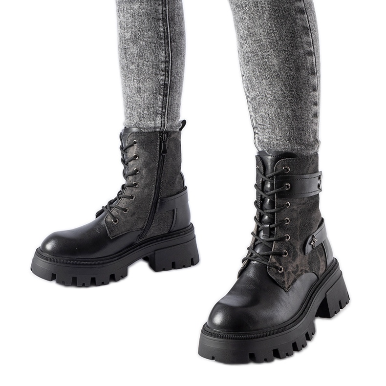 Botas isoladas pretas com protetor Norwalk preto