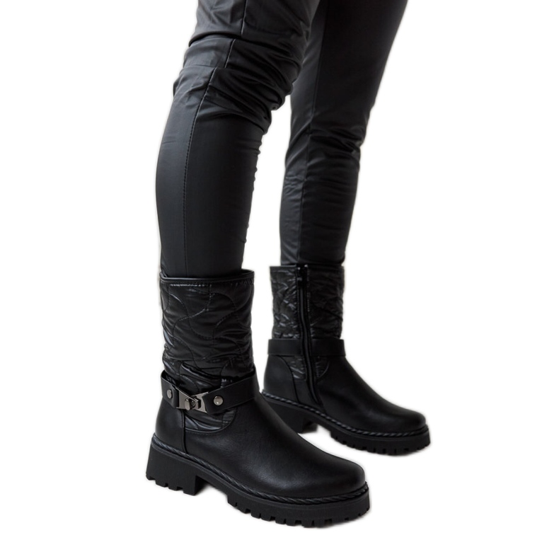 Botins pretos com isolamento e tira decorativa Lido