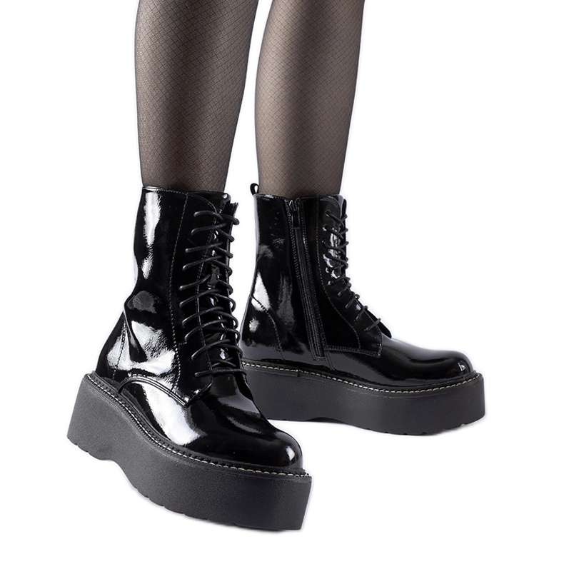 Trabalhadores negros de patentes na plataforma Leos preto