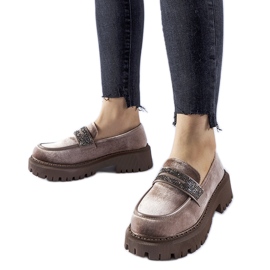 Mocassins marrons decorados com strass Longuelo bege Mocassins marrons decorados com strass Longuelo bege